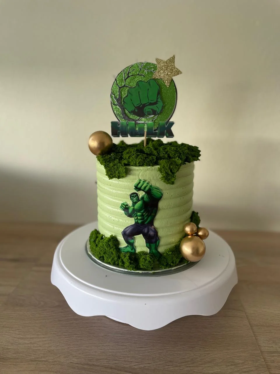 Gâteau personnalisé vert sur le thème Hulk